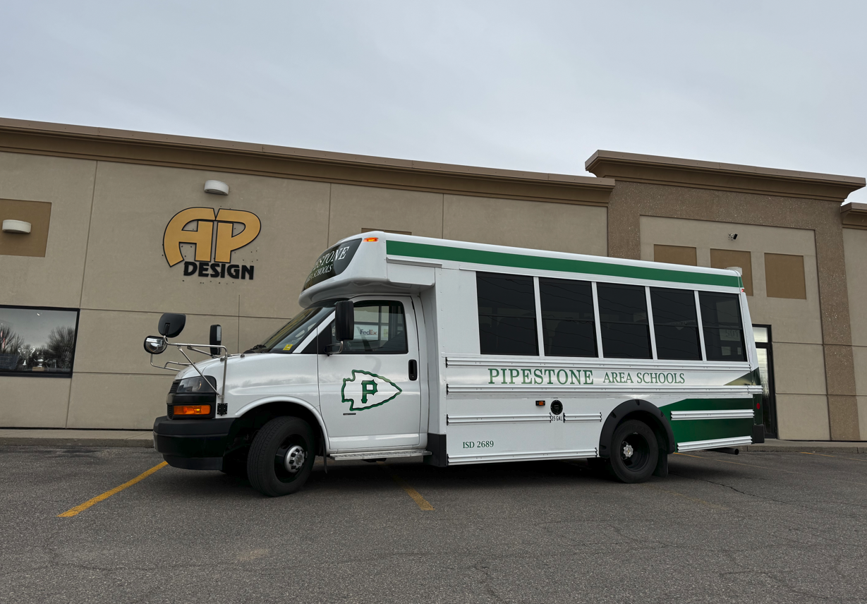 Vehicle-Graphics-Pipestone-Arrows-Bus